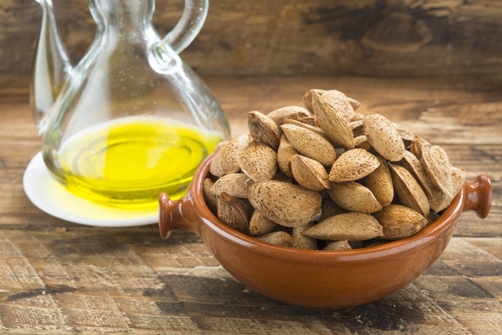 benefits almond oil
