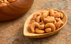16 Proven Health Benefits of Cashew Nuts